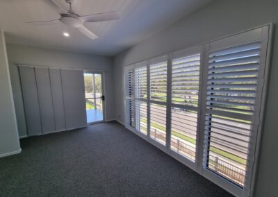 blinds room